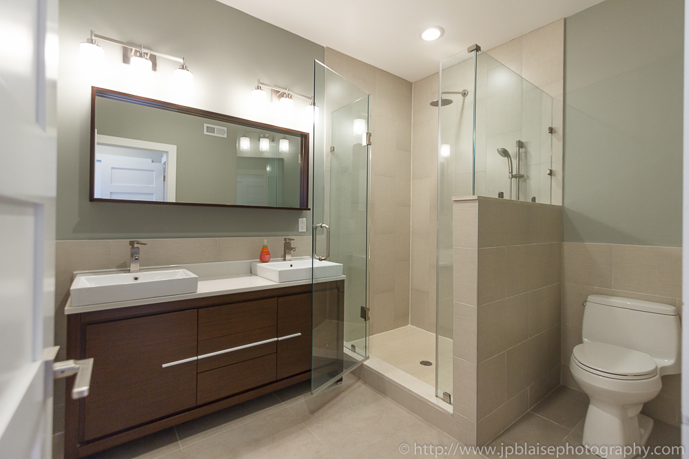 Apartment photographer work: master bathroom