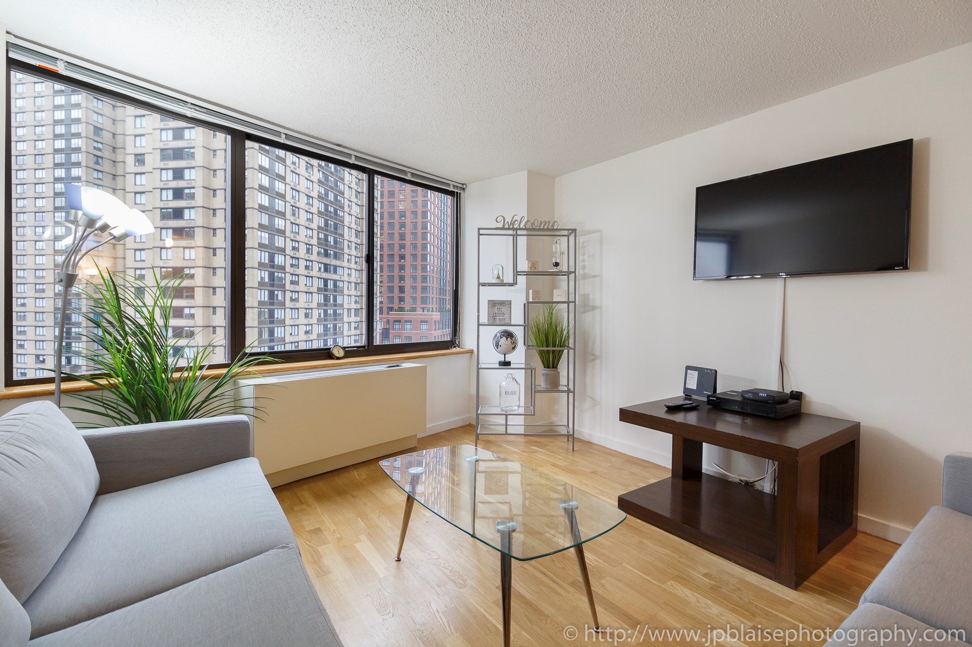 Apartment photographer real estate interior nyc ny new york Upper East Side condo TV