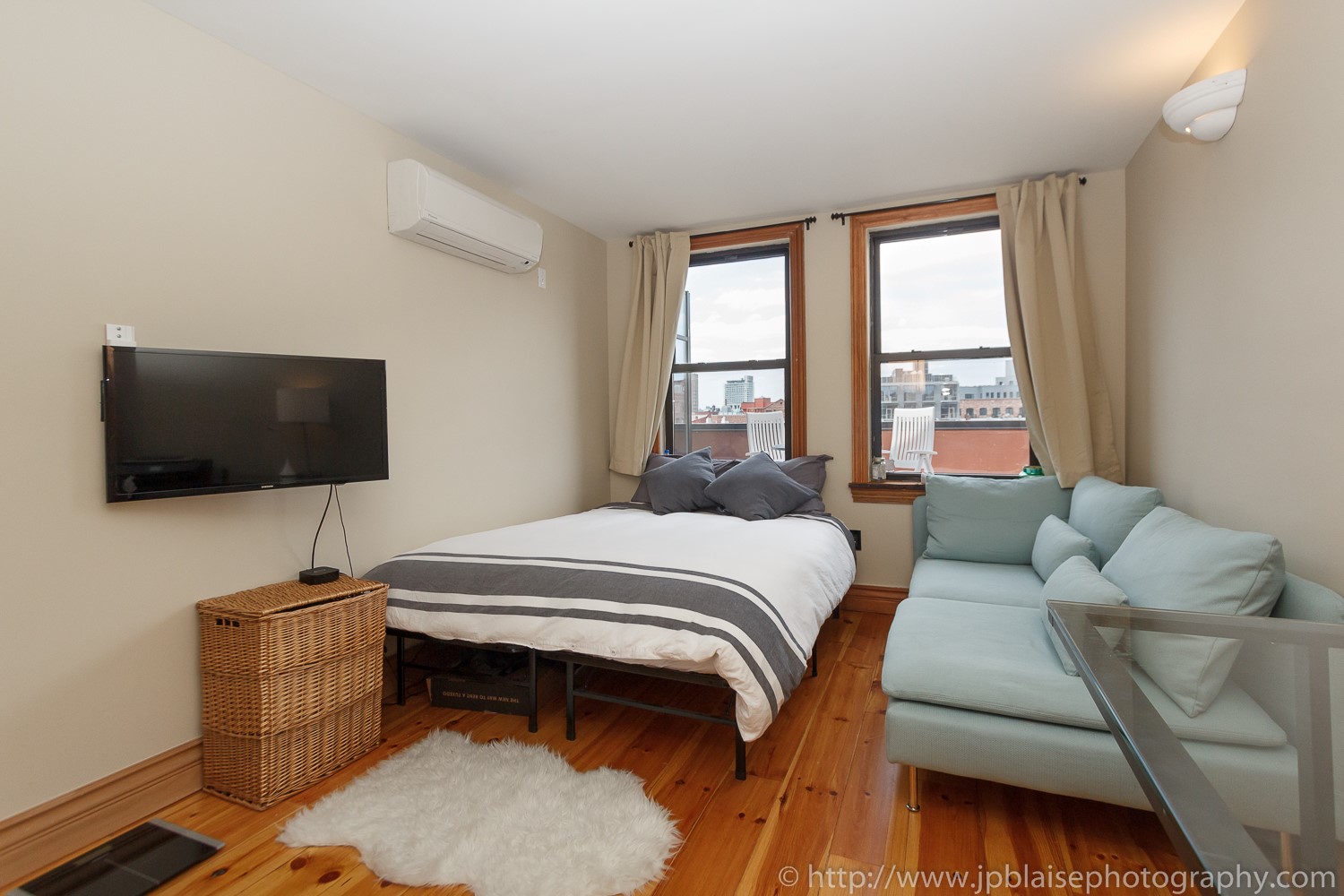 Bedroom to rent in williamsburg apartment brooklyn photography