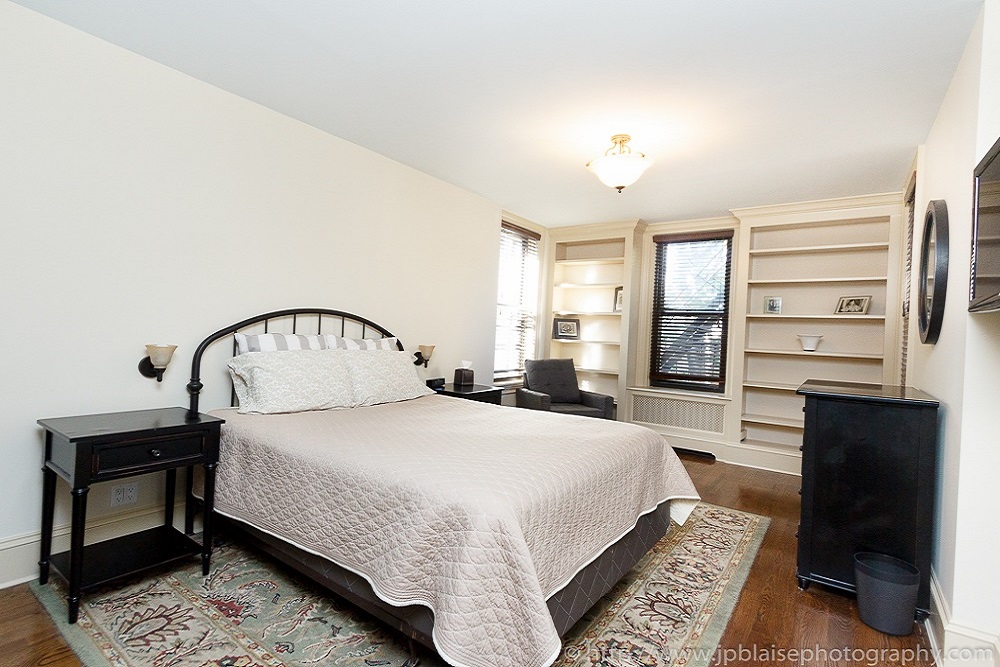 Interior picture of bedroom (3 bedroom Brooklyn Heights apartment in New York)