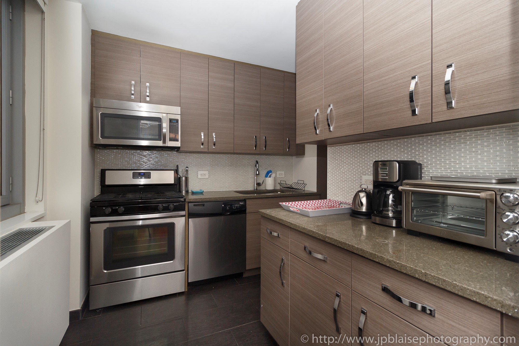 NY apartment photographer NYC real estate photography interior airbnb midtown kitchen