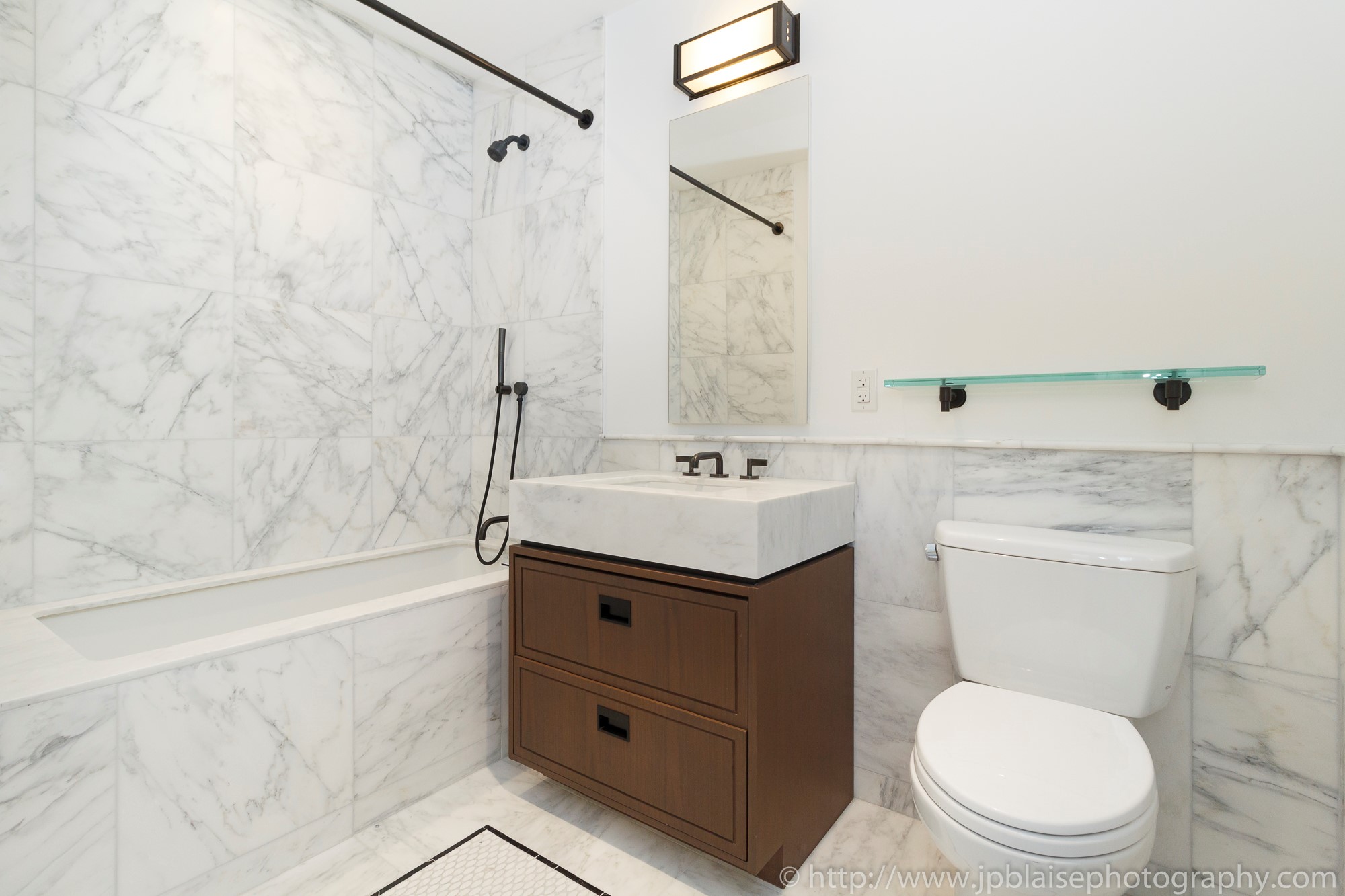 New York Apartment Photographer one bedroom condo manhattan flatiron district NY NYC bathroom