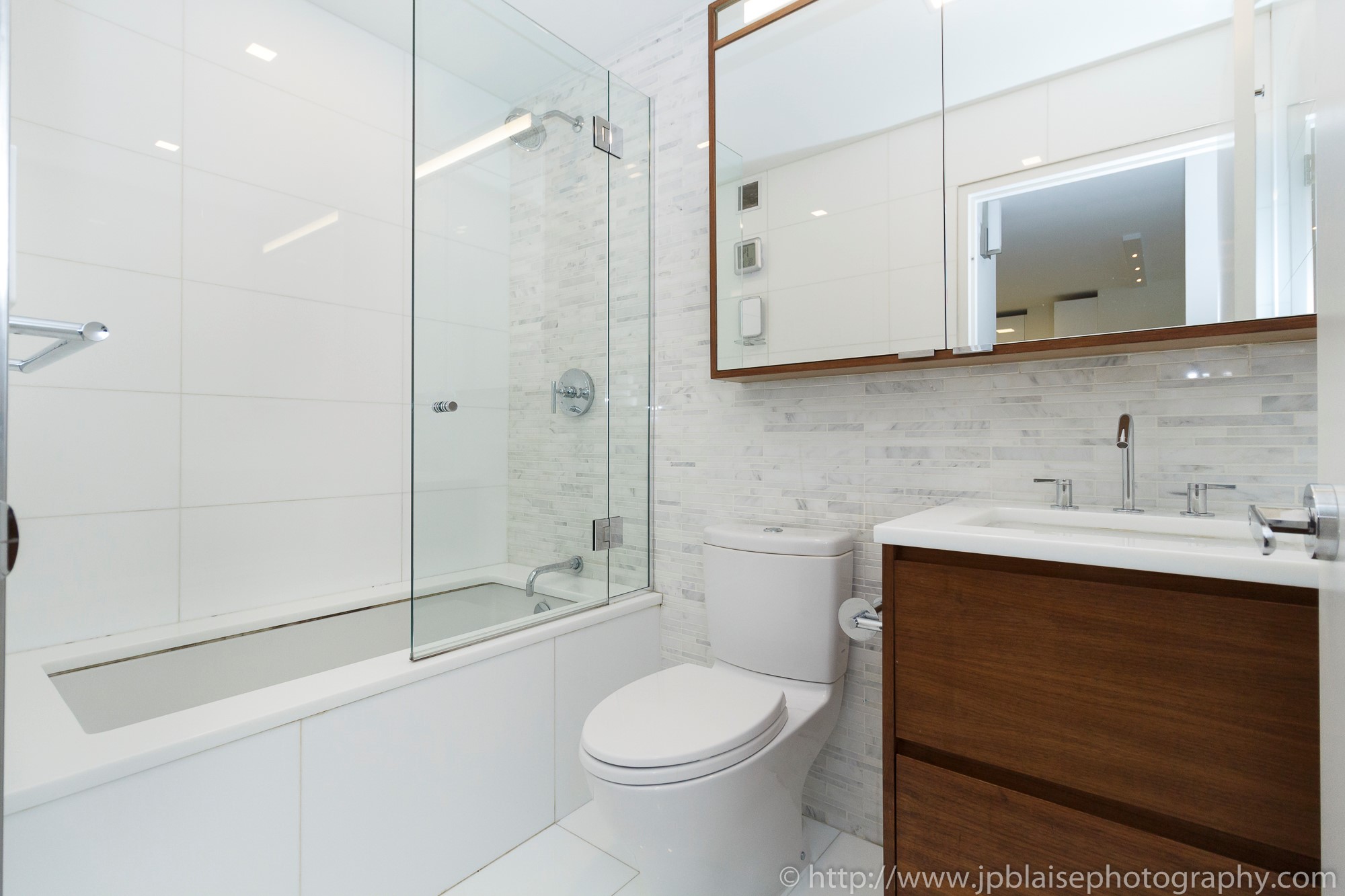 New york city apartment photographer ny nyc real estate interior photography midtown west bathroom