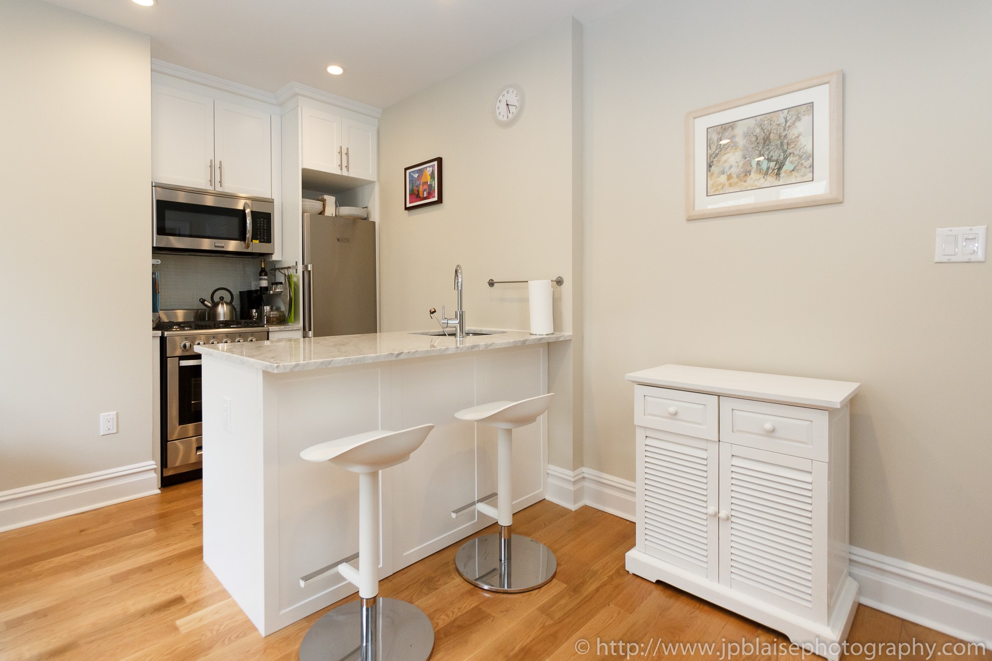 Real Estate photographer nyc one bedroom apartment in washington heights manhattan new york kitchen 