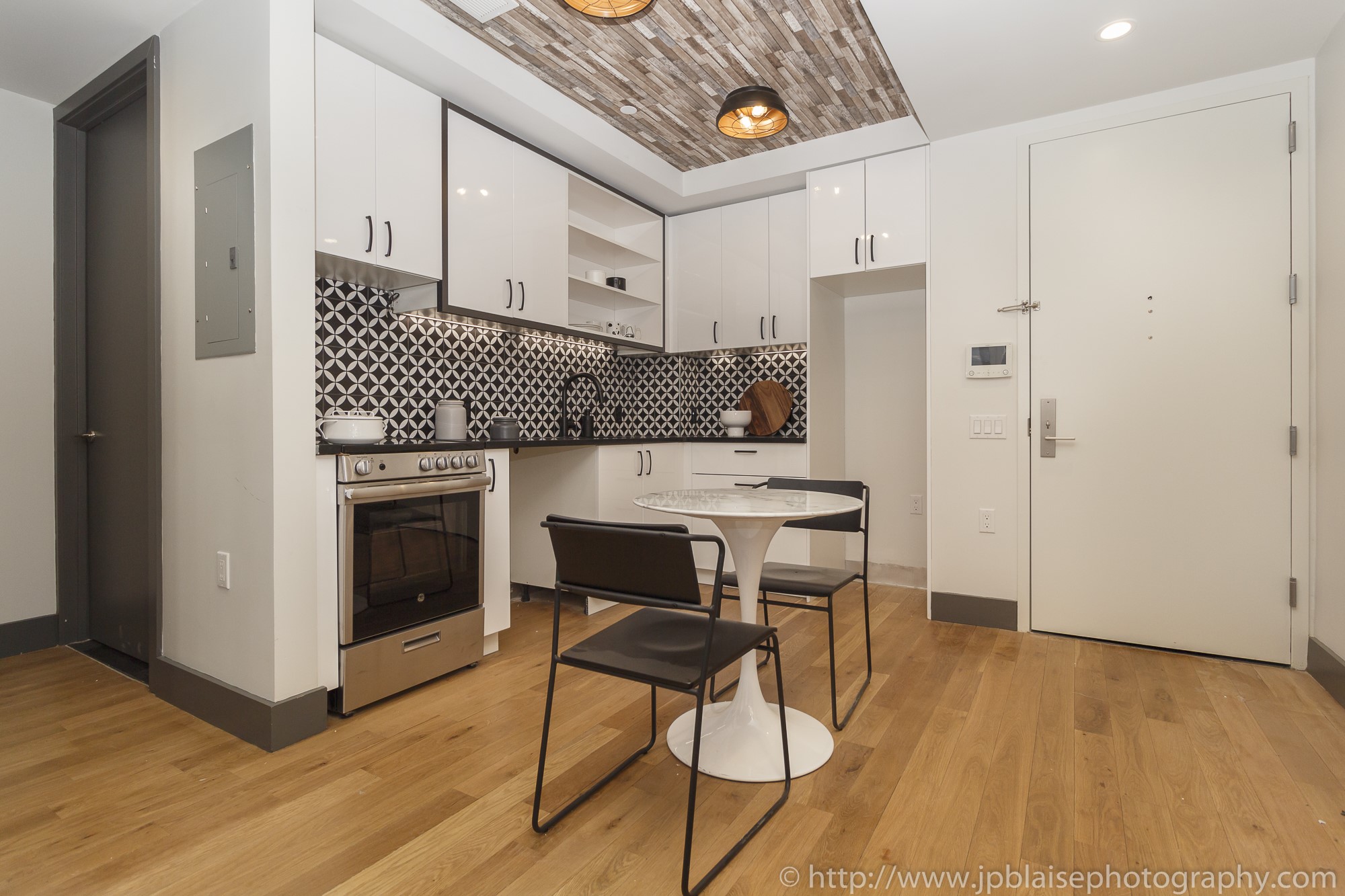 interior apartment photographer real estate brooklyn bushwick new york ny nyc dining