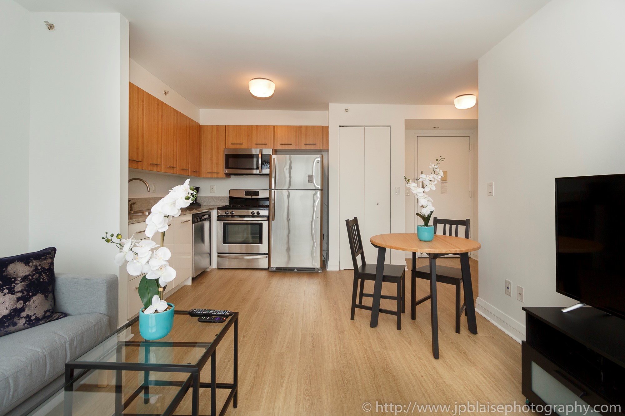 real estate photographer apartment interior midtown west photography dining room