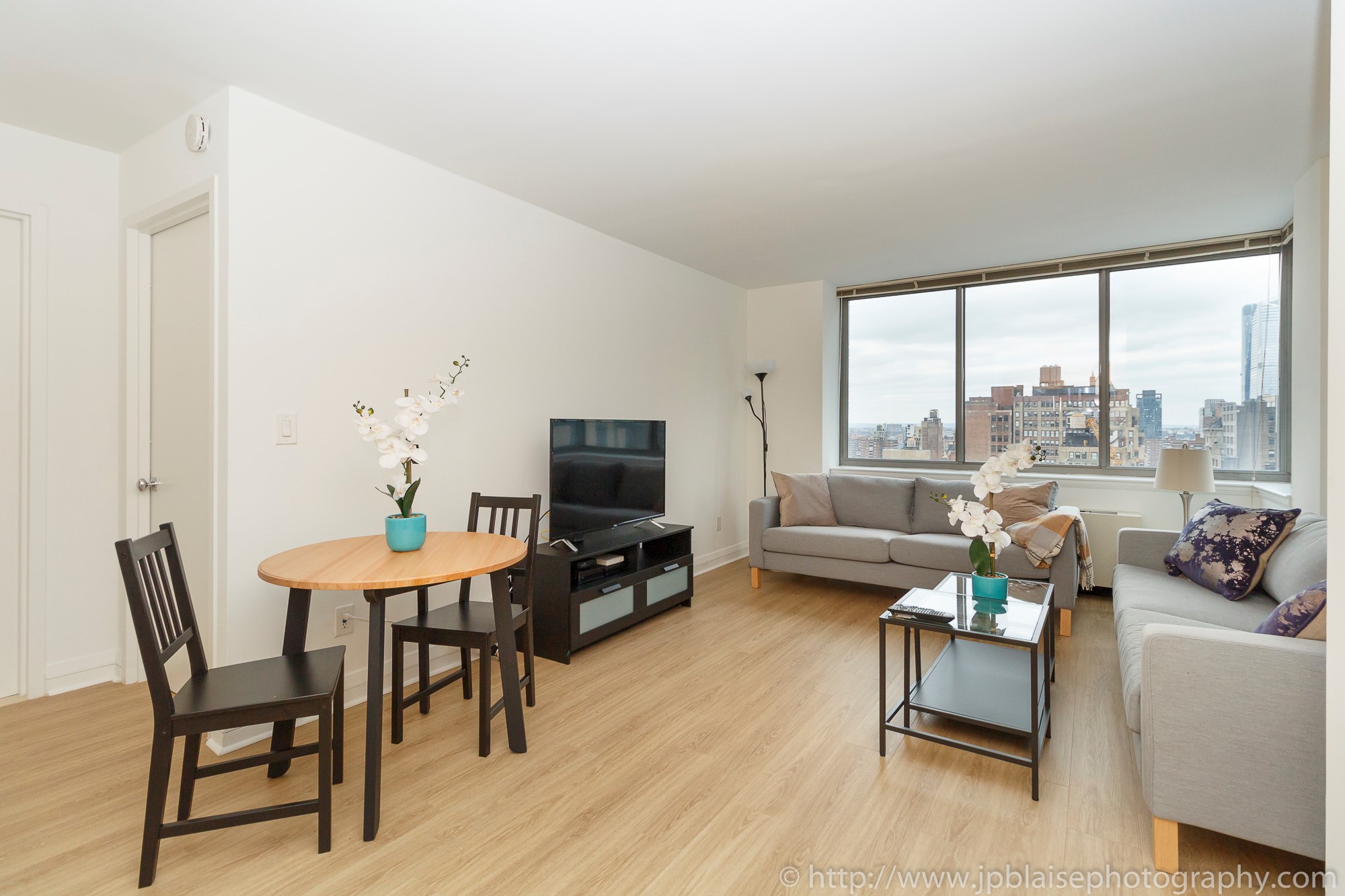 real estate photographer apartment interior midtown west photography living room